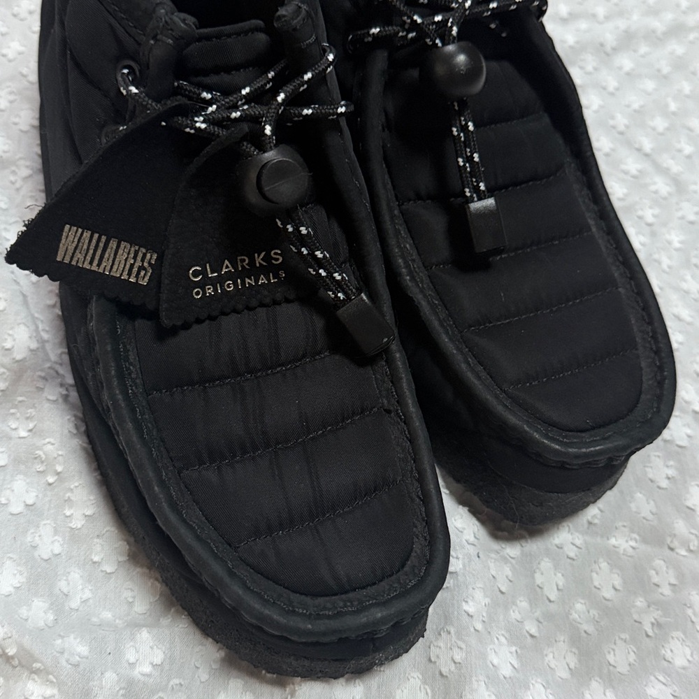 Clarks Wallabee Black Quilted Boots size 10 - Picture 4 of 13